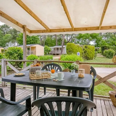 Zecamping 4 Pet Friendly Avec Piscine Chauffee Et Pataugeoire Nesles-la-Vallée
