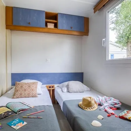 Zecamping 4 Pet Friendly Avec Piscine Chauffee Et Pataugeoire Kemping Nesles-la-Vallée